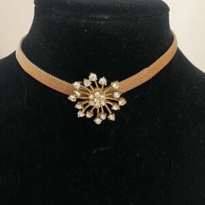 Exquisite Vintage Gold-Toned Metal Choker Necklace with Sparkling Rhinestones